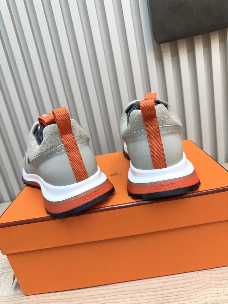 H**me5 sneaker